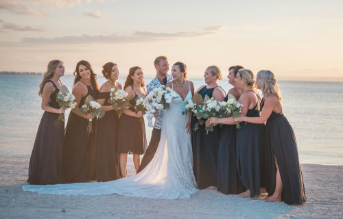 Coiffures de mariage : élégance, chignons, tresses et ondulations glam